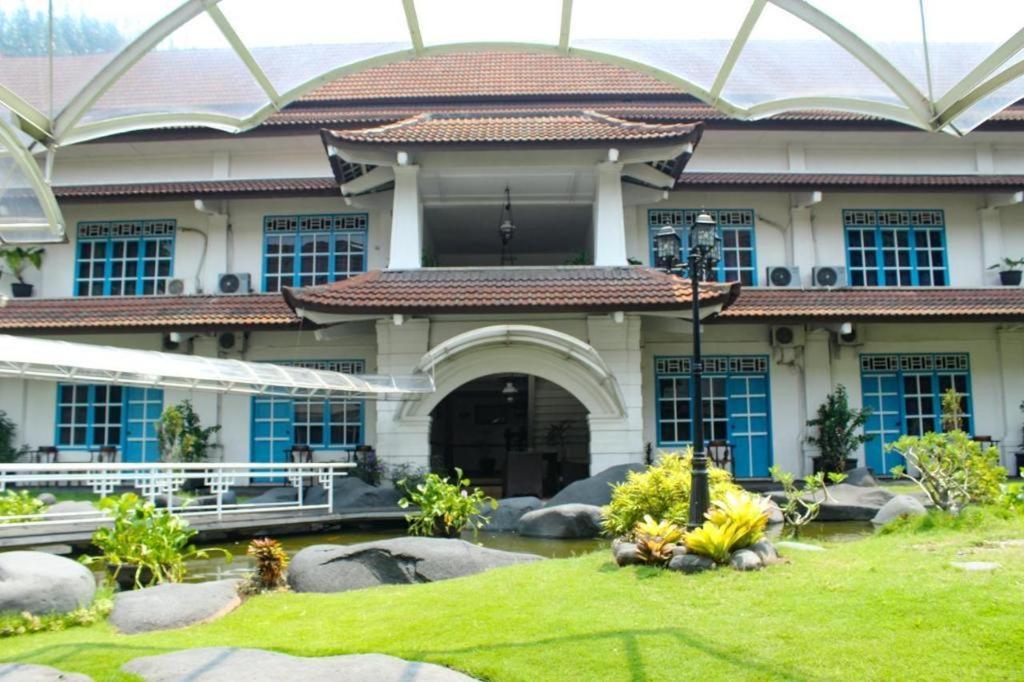 Hotel Merdeka Kediri Kediri (East Java) Exterior foto